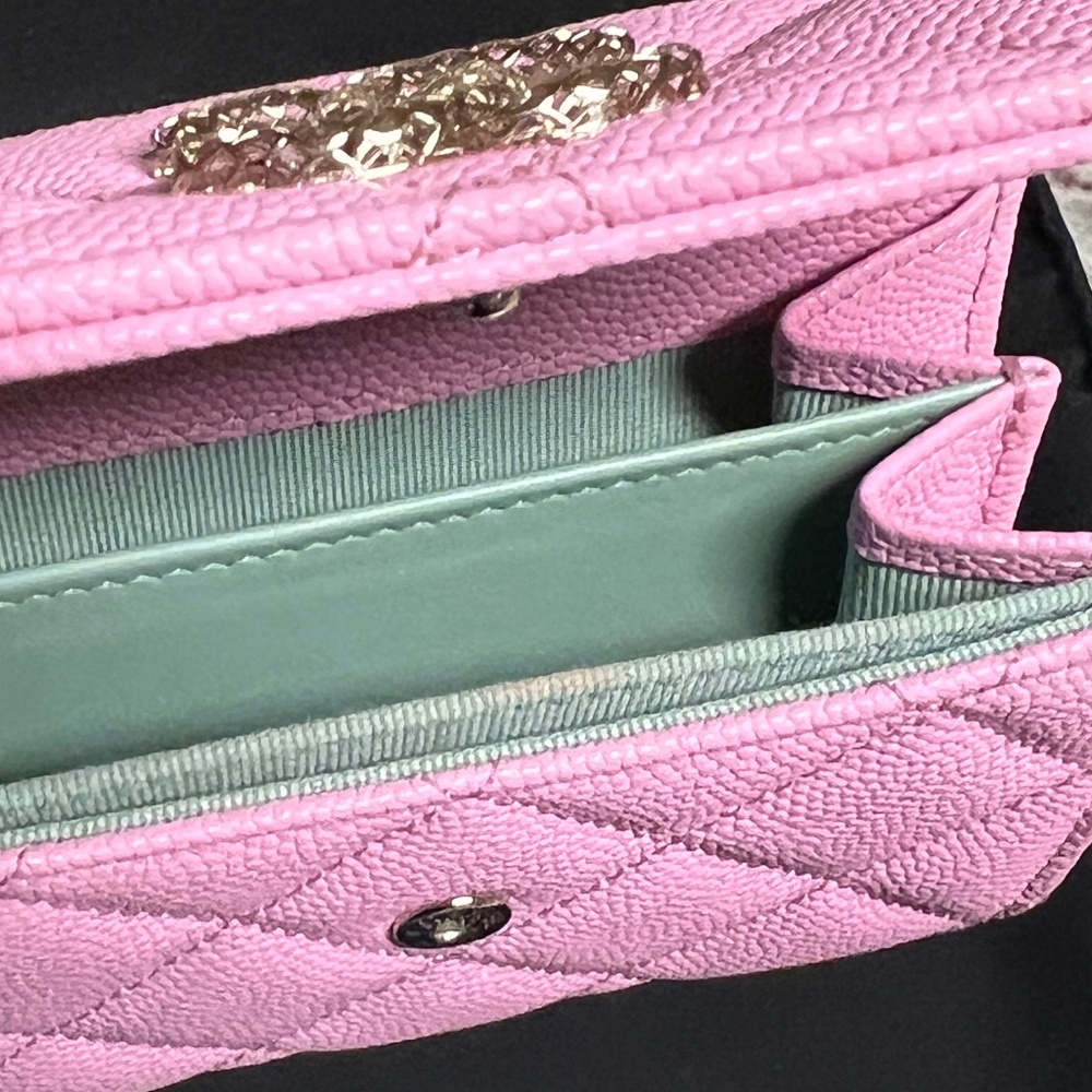 SOLD❌CHANEL 23P XL Flap Card Holder - Picture 14 of 14